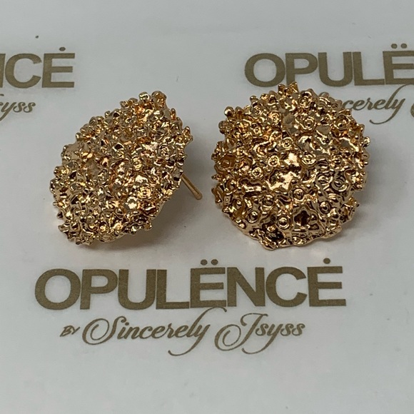 Marilyn Stud Earrings - Picture 2 of 2